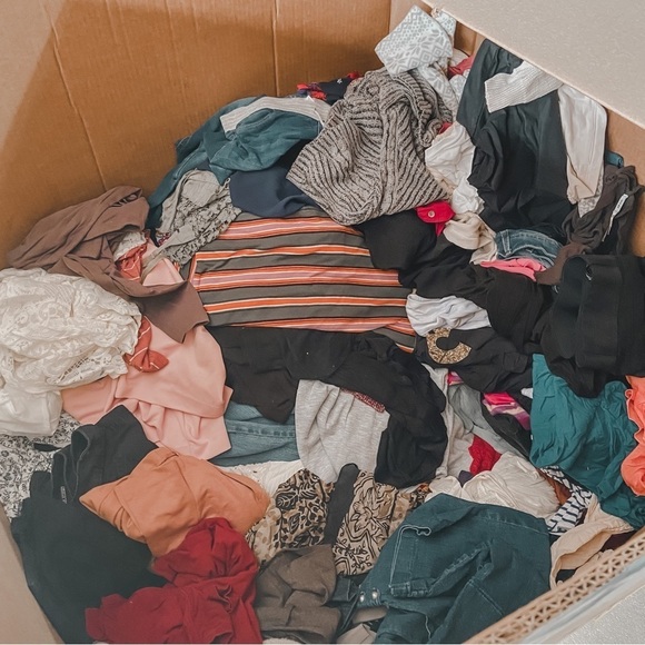 Pick your size!! Woman’s Mystery bundle!! Pallet pulls! - Picture 1 of 7